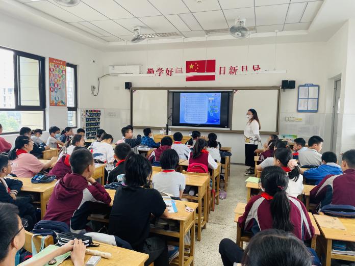 【湖畔光影】“双减”精神进课堂，行政听课促落实——金陵小学（仙林湖校区）“推门听课”活动（11）_html_m35bf724f.jpg