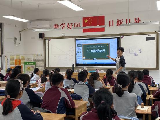 【湖畔光影】“双减”精神进课堂，行政听课促落实——金陵小学（仙林湖校区）“推门听课”活动（11）_html_2318edd.jpg