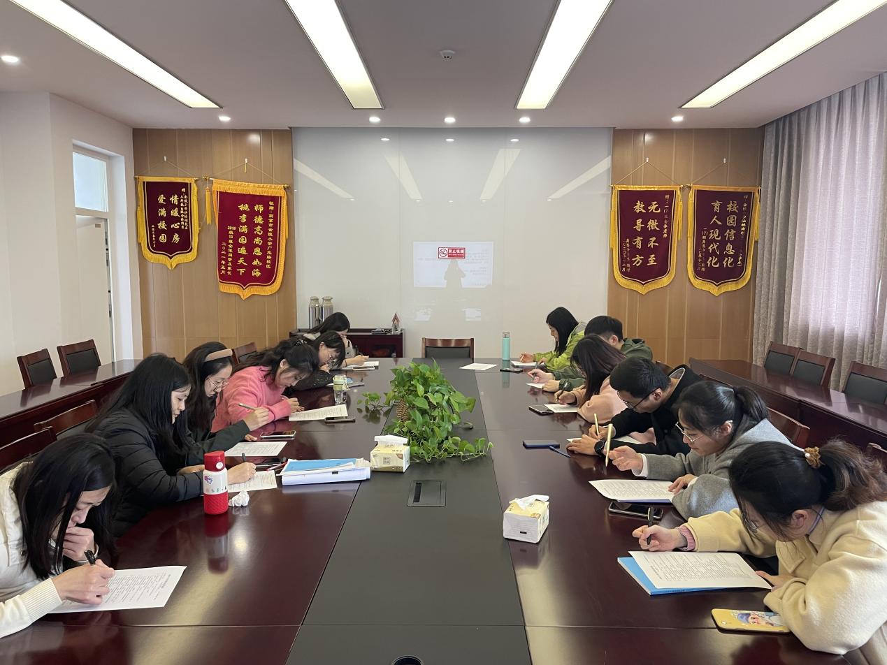 【博学广志】新课标 心感悟 思变化 共分享——记金陵小学（广志路校区）英语组校本研修活动之新课标_html_m67918776.jpg