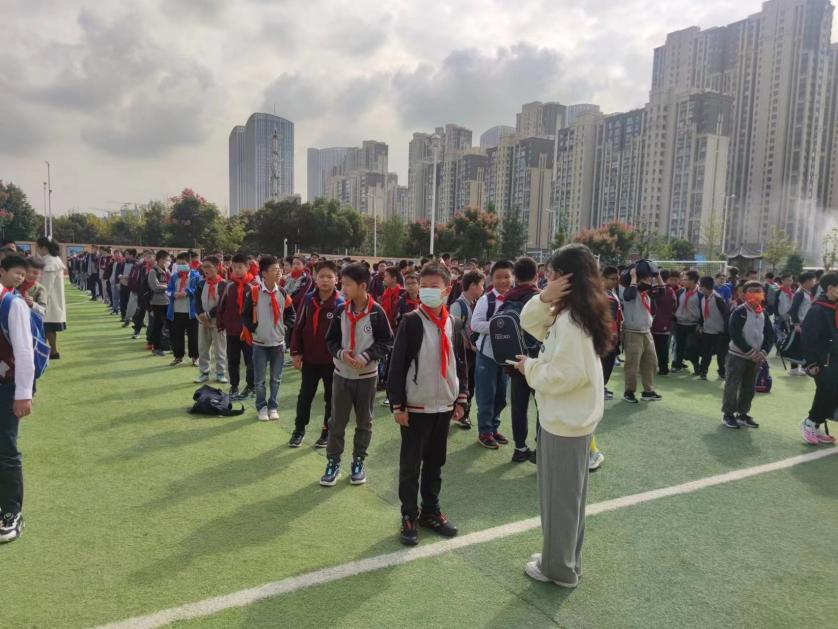 【博学广志】警钟长鸣 防患于未然——记金陵小学（广志路校区）开展应急疏散演练活动_html_198fe6ff.jpg