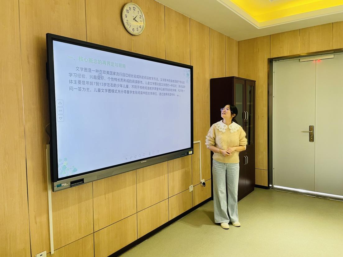 【湖畔&middot;科研引领】中期汇报展风采 专家指引再提升——栖霞区“十四五”规划课题中期论证_html_3611cf96.jpg