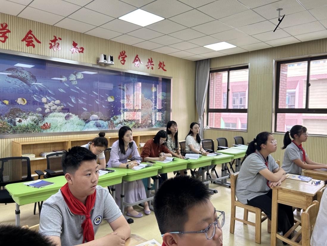 【湖畔·童化课堂】让梦想在课堂中顺风启航——记六年级英语组校本教研_html_m3fab0d3e.jpg