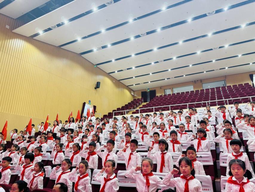 【湖畔·红领巾】“红领巾爱祖国，争做新时代好队员”主题队日暨2024级分批入队仪式_html_m269d94e1.jpg