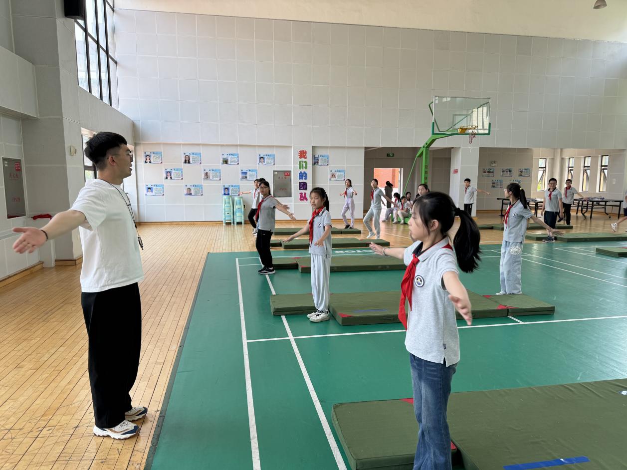 【湖畔·童化课堂】展体育课堂风采，以研促教共成长——体育校本研修之课例研讨（14）_html_e74166c.jpg