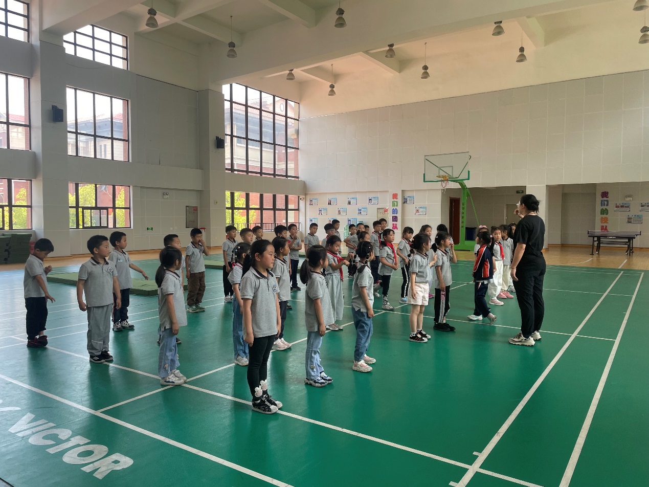 【湖畔·童化课堂】展体育课堂风采，以研促教共成长——体育校本研修之课例研讨（15）_html_m1d47afc7.jpg