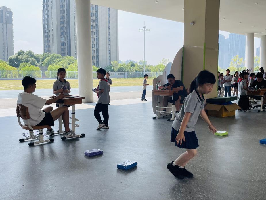 赋趣于乐炼技能，逐梦九天提素养——“你好，太空！”金陵小学（仙林湖校区）学科游园活动_html_5698590a.jpg