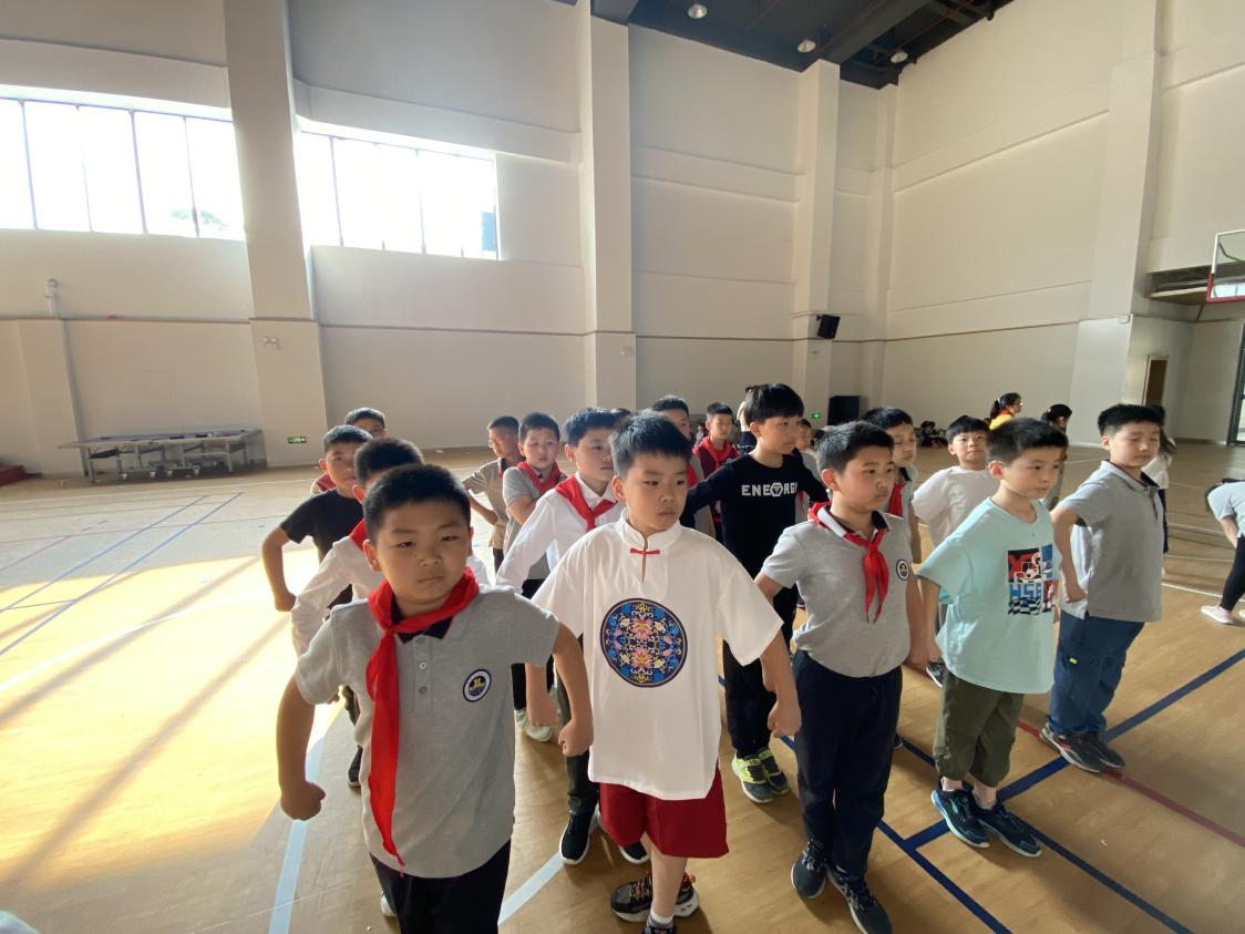 【博学广志】细微之处见风范，毫厘之优定乾坤——祝贺金小广志路校区在2022年栖霞区小学生集体舞比赛中荣获第一名(1)(1)(1)_html_75f93f39.jpg