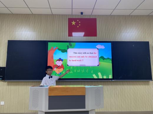 【湖畔光影】第三届英语活动周之讲故事比赛_html_2c9fe5c.jpg