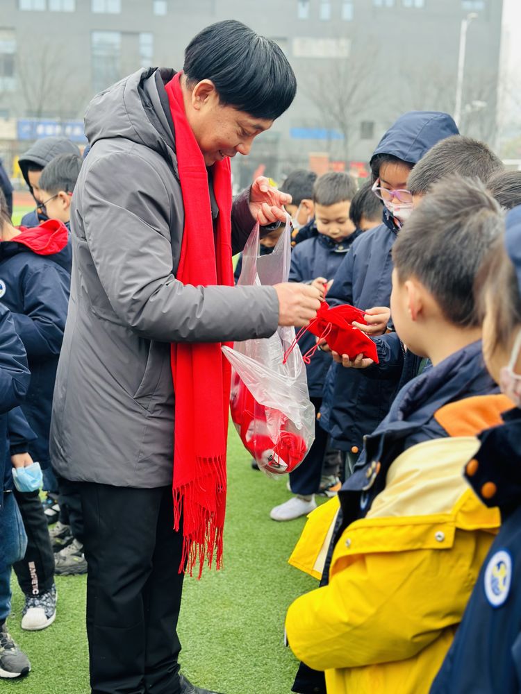 【湖畔·三博论坛】这样·爱你·刚刚好——记金陵小学（仙林湖校区)一年级春季学期开学典礼_html_519f5184.jpg