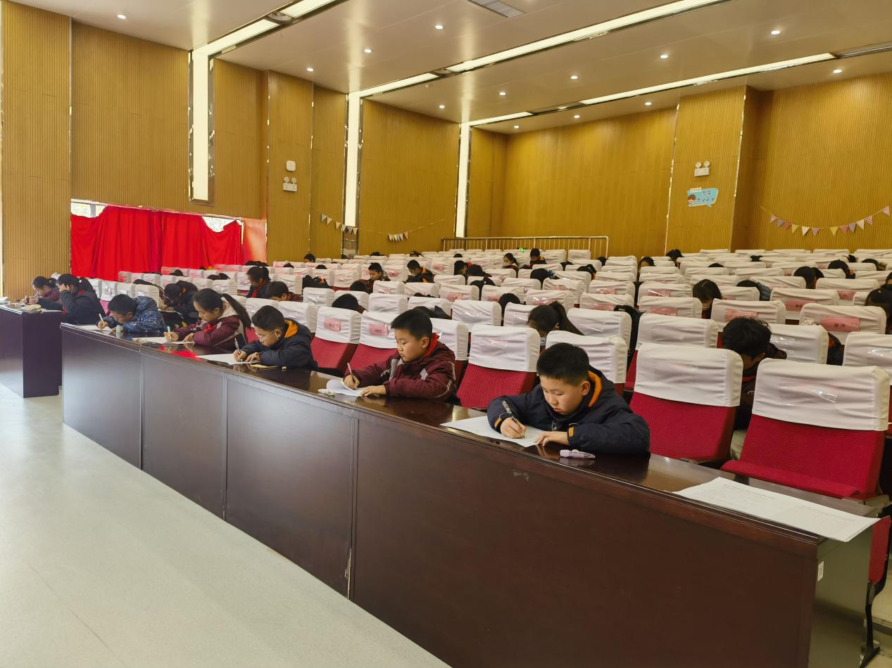 【博学广志】诗歌点亮童心  诗意润泽童年——记金陵小学广志路校区第三届“石抱树”杯诗歌竞赛决赛（高年级组）_html_m23cb2e25.jpg