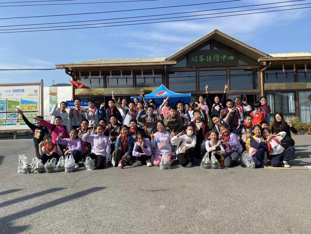 【湖畔·学生活动】探秘农场 劳动“趣”秋游——金陵小学（仙林湖校区）五年级秋季综合实践活动_html_58d37711.jpg