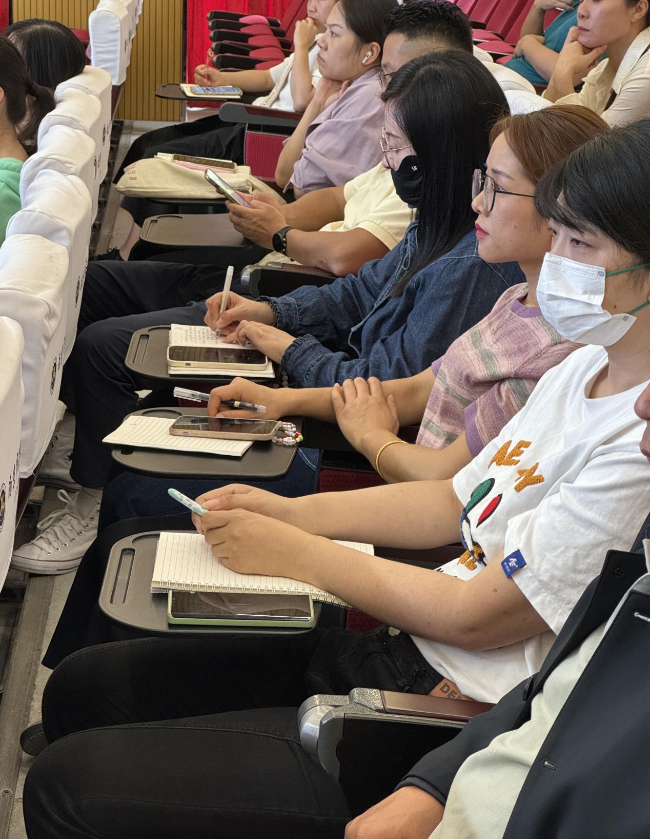 【博学广志】培养孩子专注力，促进未来学习力——三年级“注意力培养”家长专题讲座_html_m61144ac7.jpg