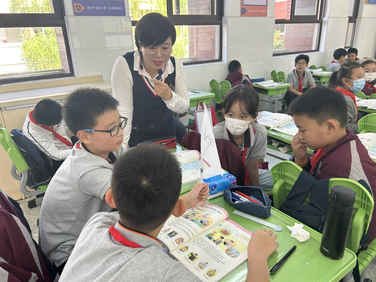 【湖畔·童化课堂】绘本为“媒” 启“育人”之旅——记英语组第三次校本教研_html_m5d85c1d7.jpg