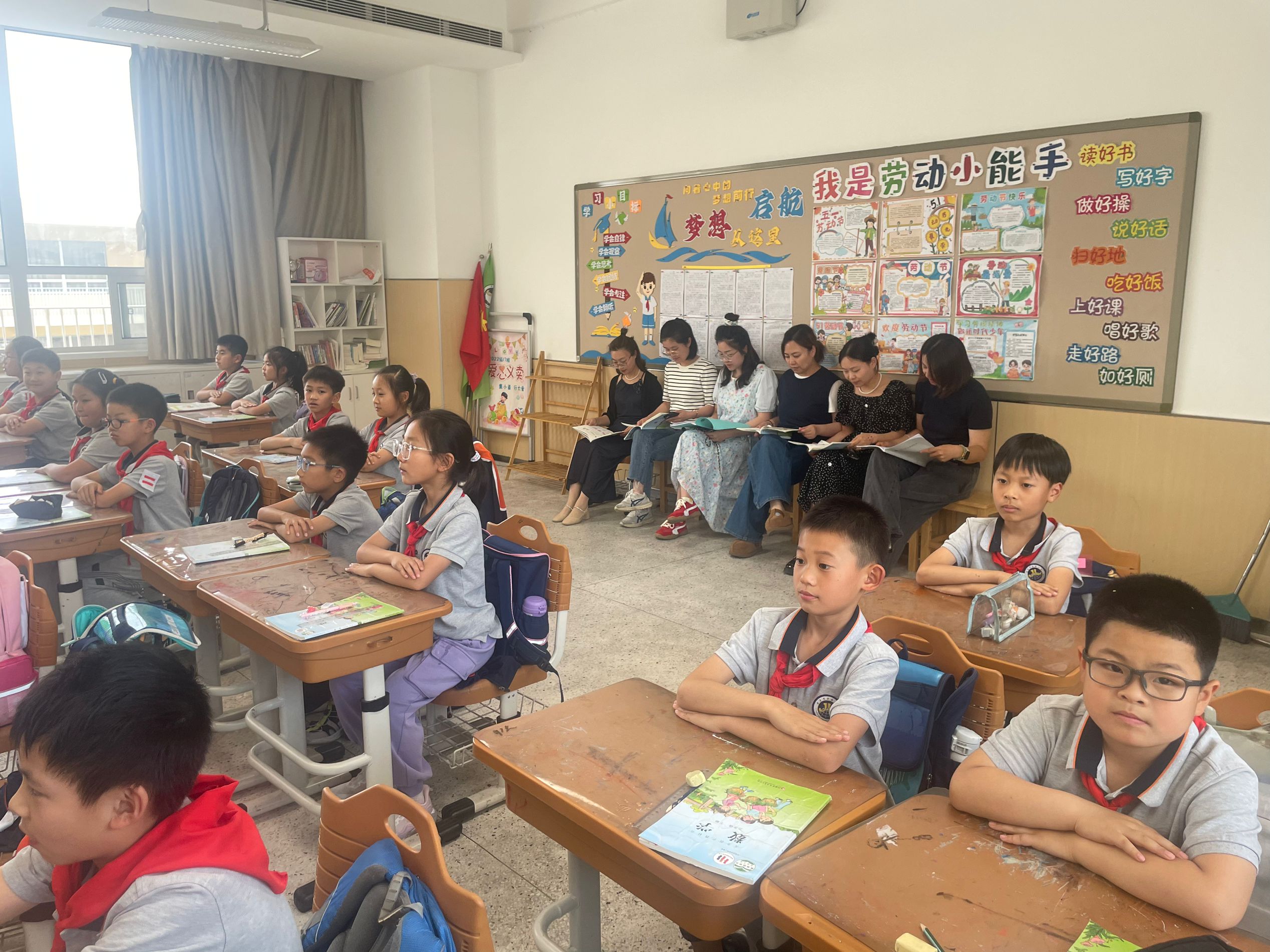 【湖畔·童化课堂】体会用数据“说话”，落实初步“数据意识”——数学校本研修之课例研讨（269）_html_10dc9b84.jpg