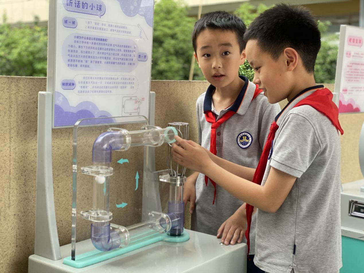 【博学广志】“本草润童心，科技创未来”科技节活动之科普大篷车进校园_html_m7e69a6b3.jpg
