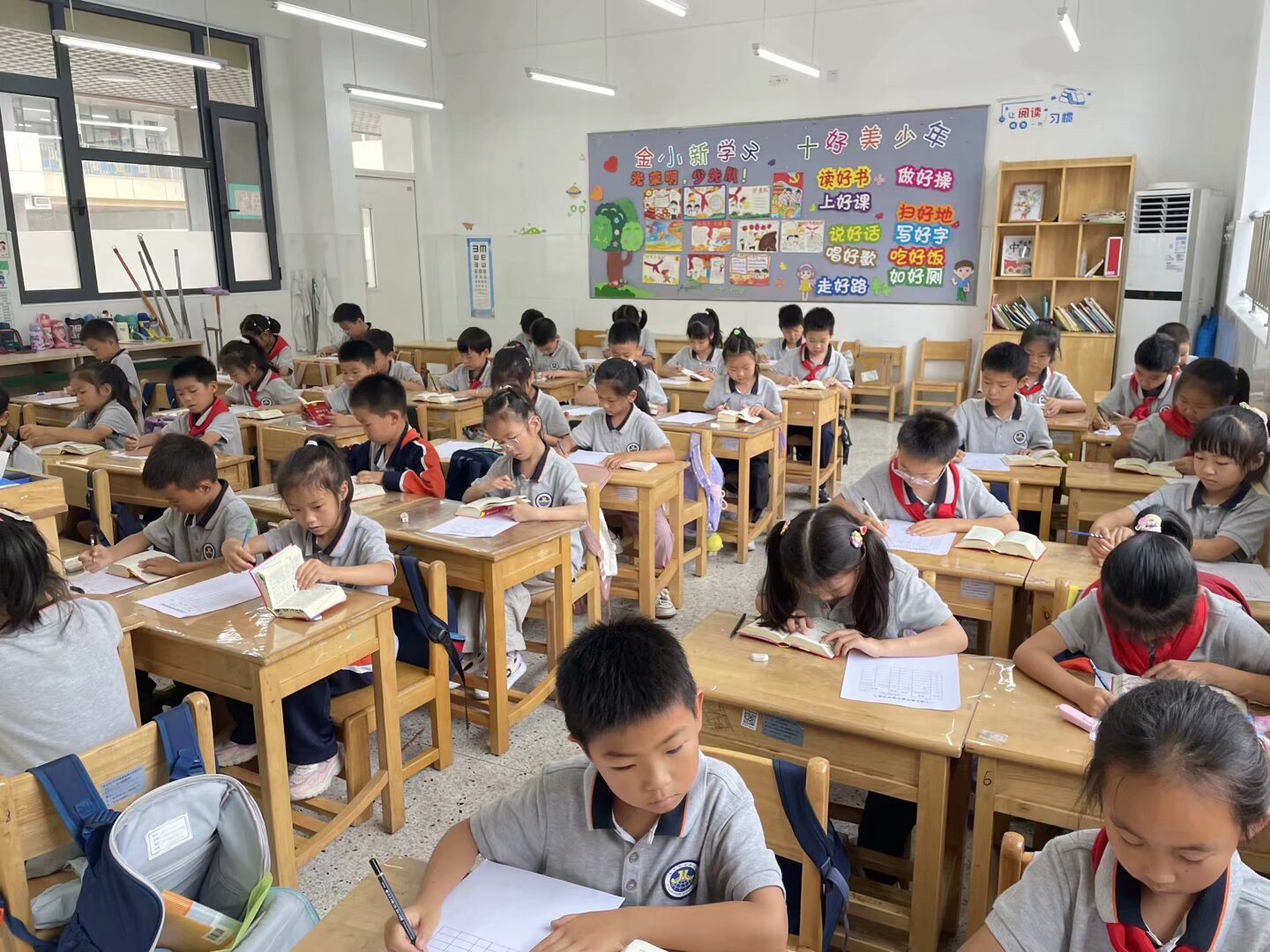 【博学广志】探秘百草园，神农查药“典”——南京市金陵小学（广志路校区）一年级语文查字典活动_html_30537402.jpg