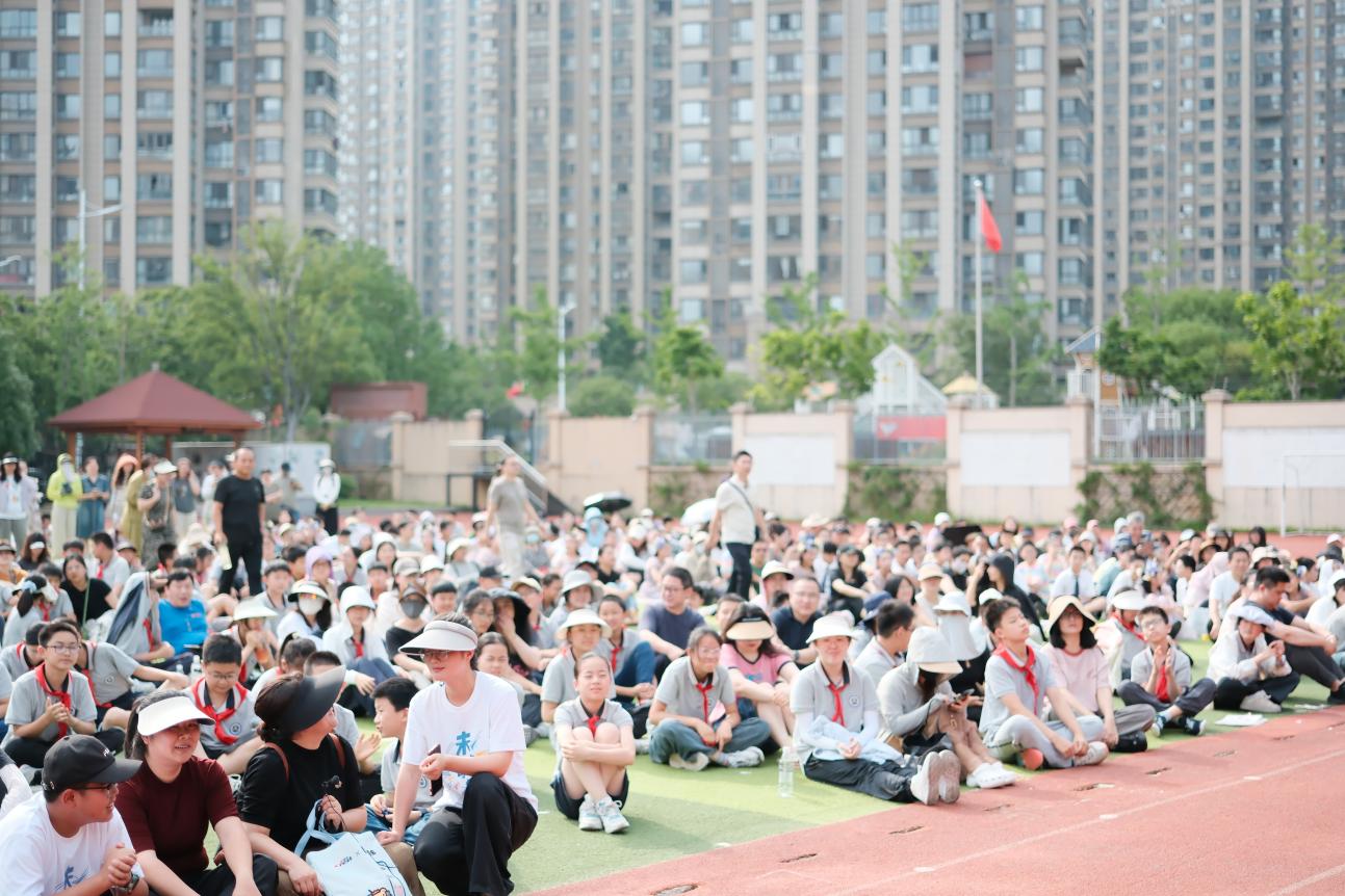 【湖畔·学生活动】永远是夏天——金陵小学（仙林湖校区）2019级毕业典礼圆满举行_html_m4f990d5f.jpg