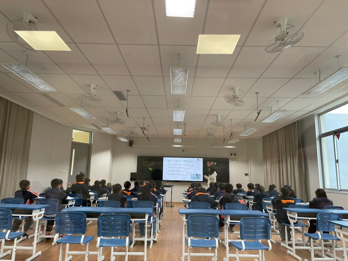 【湖畔·童化课堂】教研促发展 课堂展风采——记金陵小学（仙林湖校区）语文大组教研_html_66074d6c.jpg