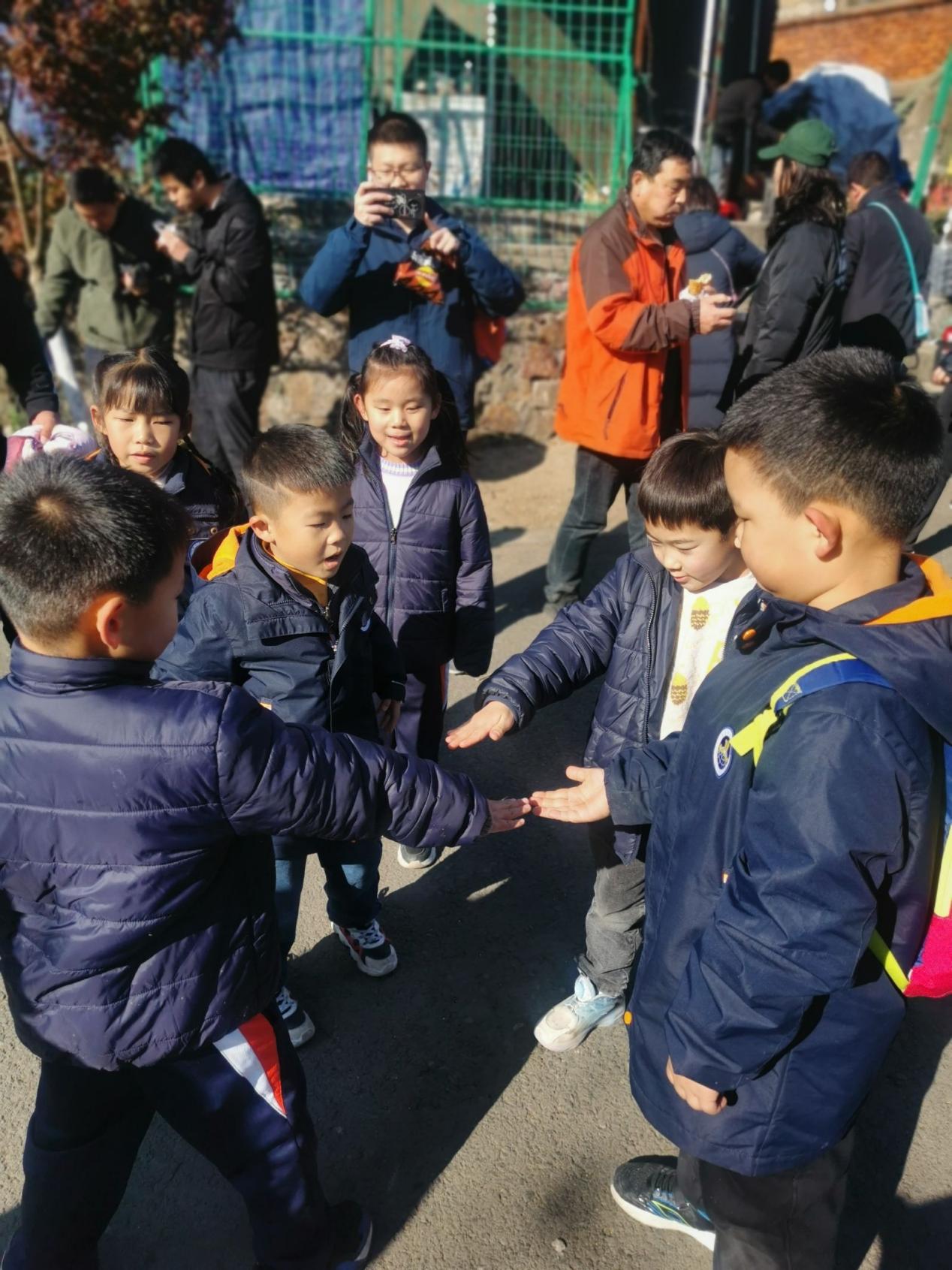 【湖畔·红领巾】同游栖霞山，共赏红枫节——记金陵小学（仙林湖校区）2023级5班团建活动_html_683d5163.jpg