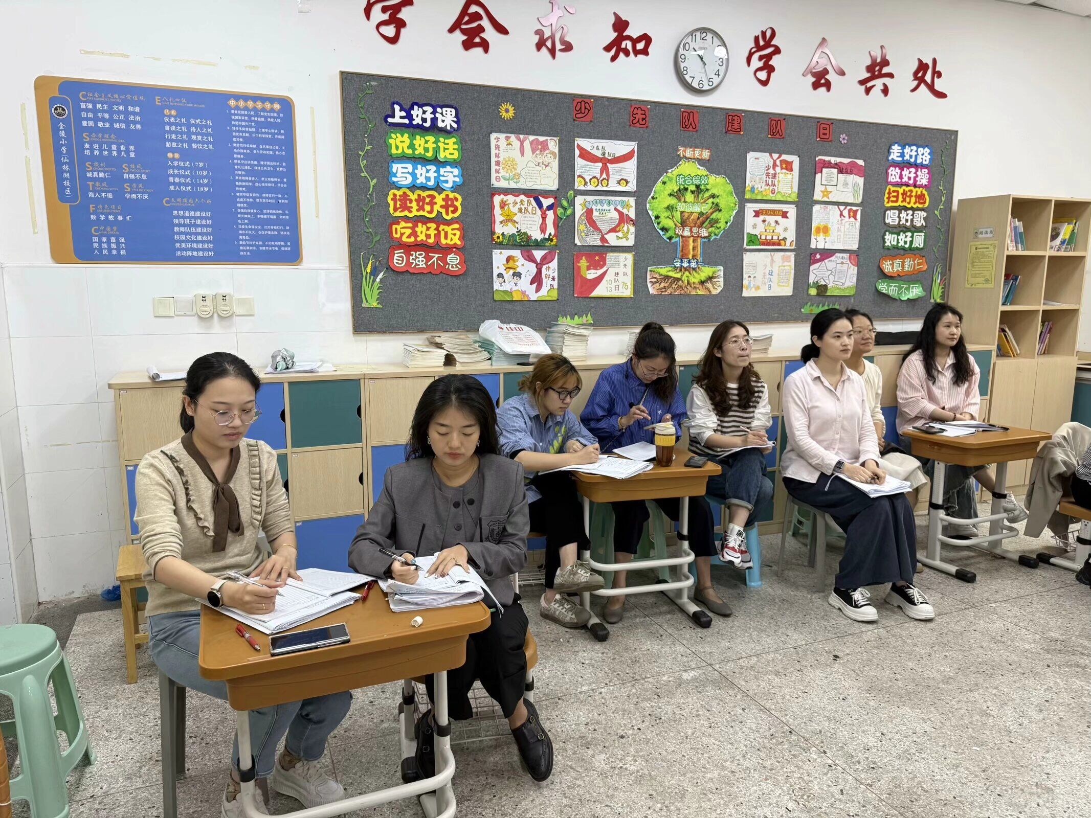 【湖畔·童化课堂】凝“新”聚力，共促成长——记英语组第一次校本教研_html_43f42871.jpg