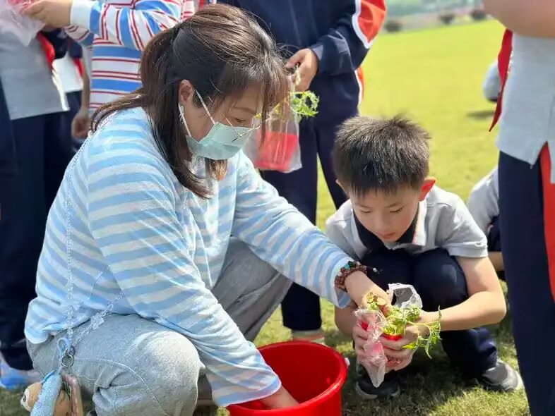 【湖畔·学生活动】感受自然之美——金陵小学（仙林湖校区）二年级秋季综合实践活动_html_32e0fa17.jpg