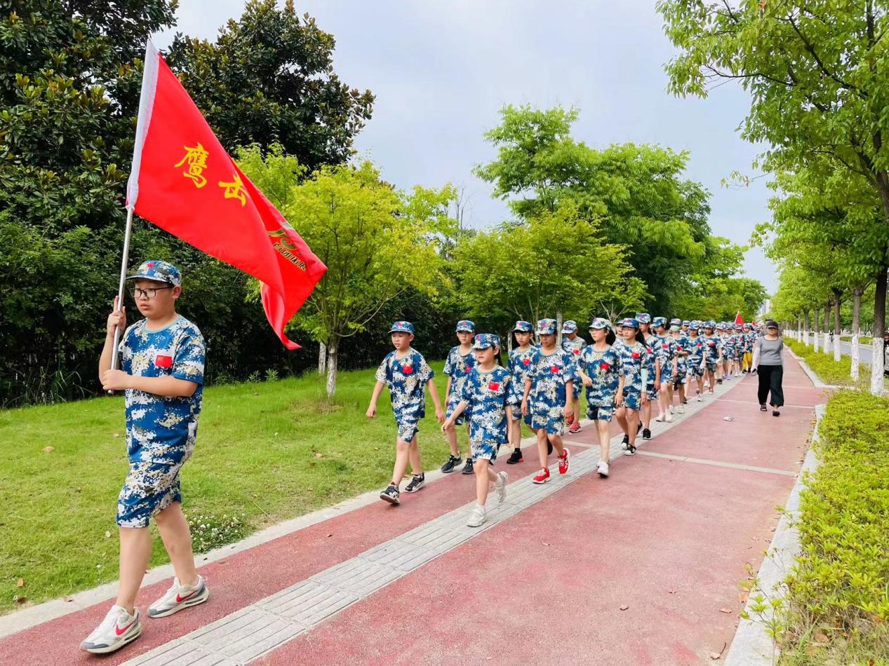 【湖畔光影】挥洒汗水  不负青春 ——2017年学生国防教育夏令营（二）_html_m64439d78.jpg