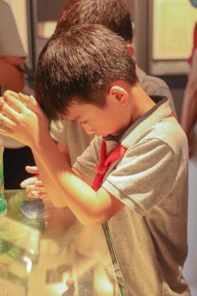 【红领巾寻访】星火燎原少年行 红色基因代代传  —金陵小学广志路校区一6中队寻访活动_html_2672ef1c.jpg