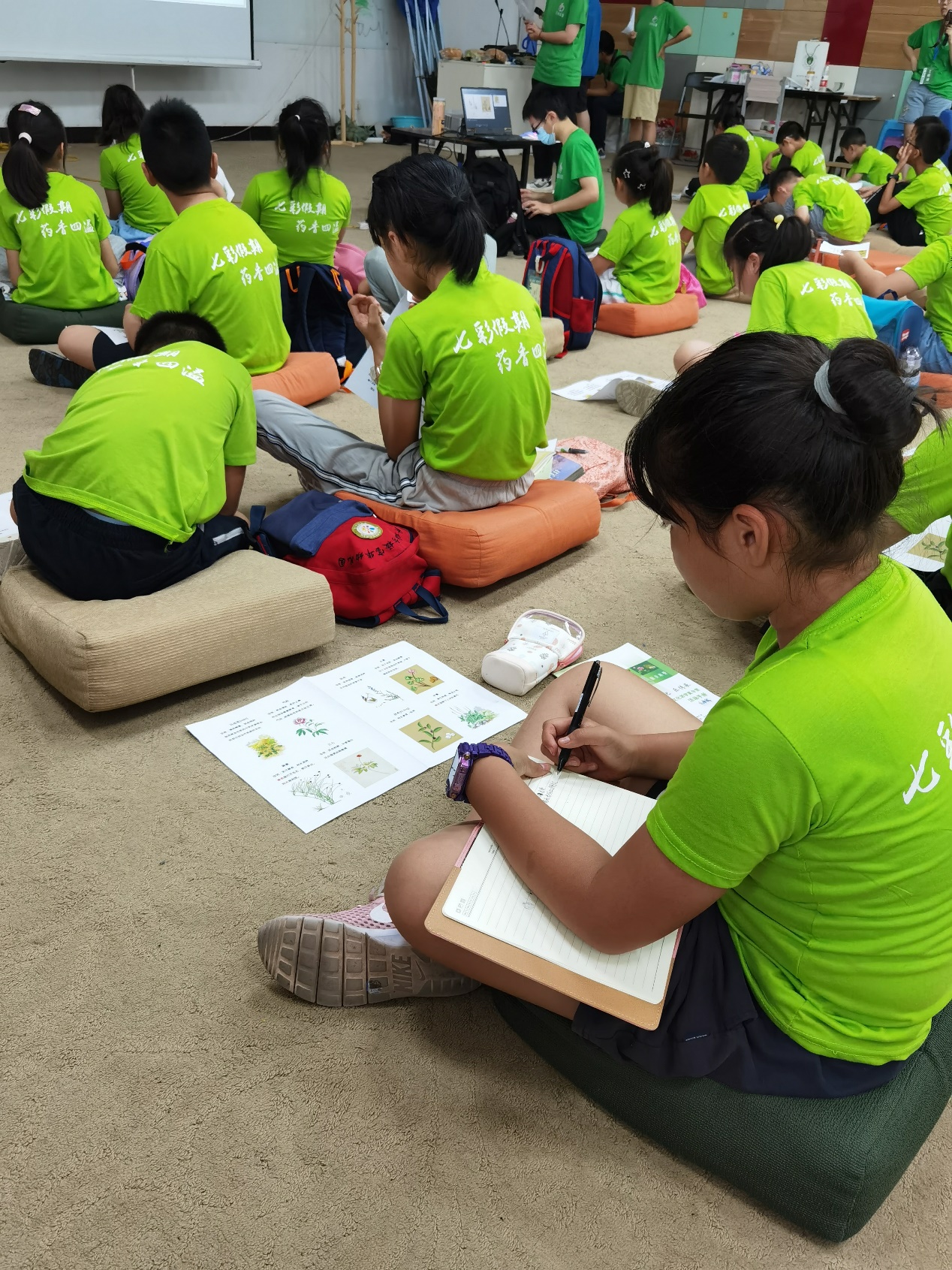 【博学广志】识医药，品文化，乐传承——“岐黄校园行”中医药文化游学夏令营顺利开营_html_7d587474.jpg