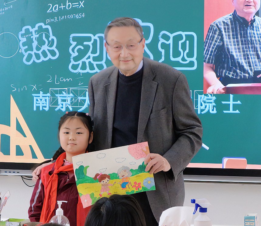 【家长课堂】 走进中科院院士 学习探索科学精神_html_m2ec0e8d6.jpg