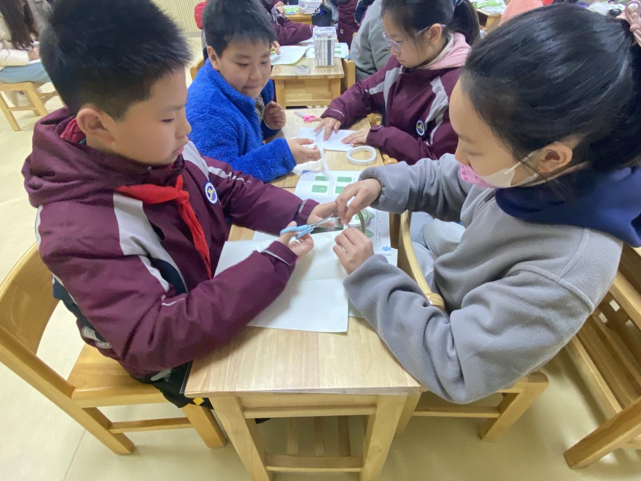 【湖畔·童化课堂】巧手课堂赋能成长 同课异构展师生风采——金陵小学（仙林湖校区）劳动主题赛课活动_html_73e2dc62.jpg