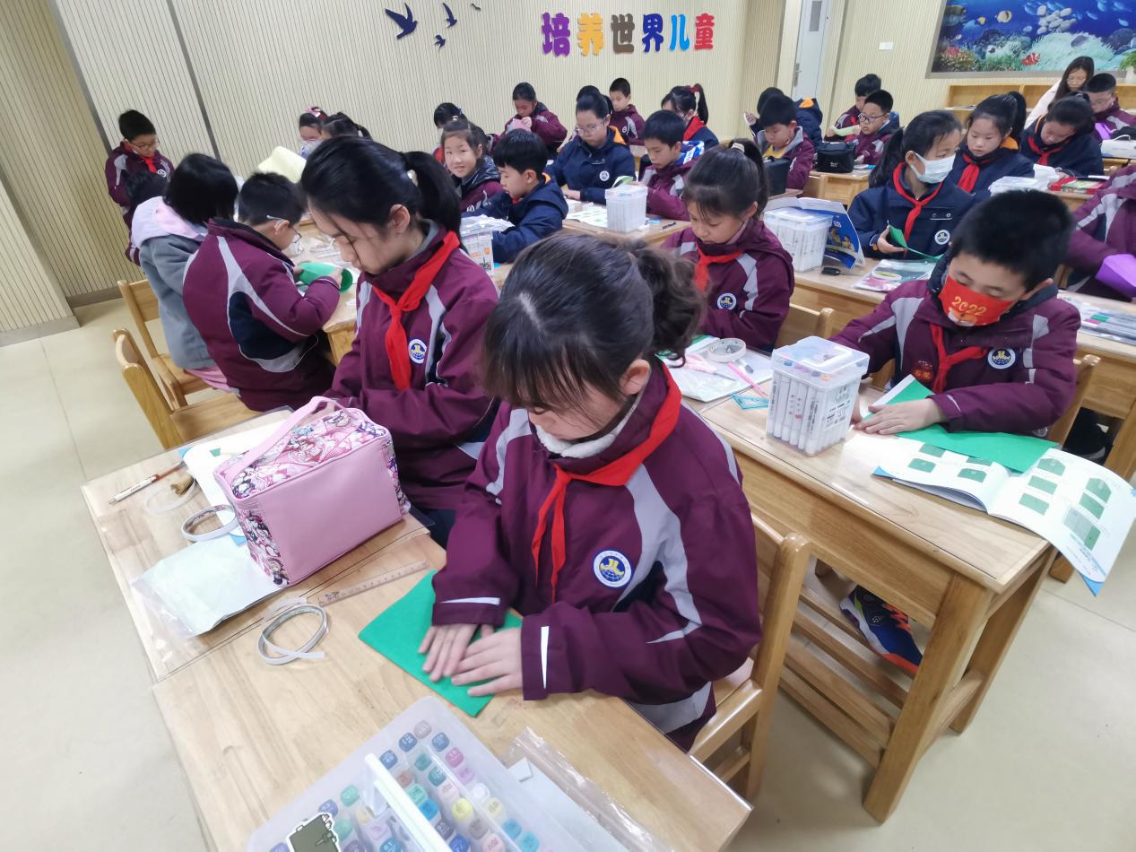 【湖畔·童化课堂】巧手课堂赋能成长 同课异构展师生风采——金陵小学（仙林湖校区）劳动主题赛课活动_html_m18c59340.jpg