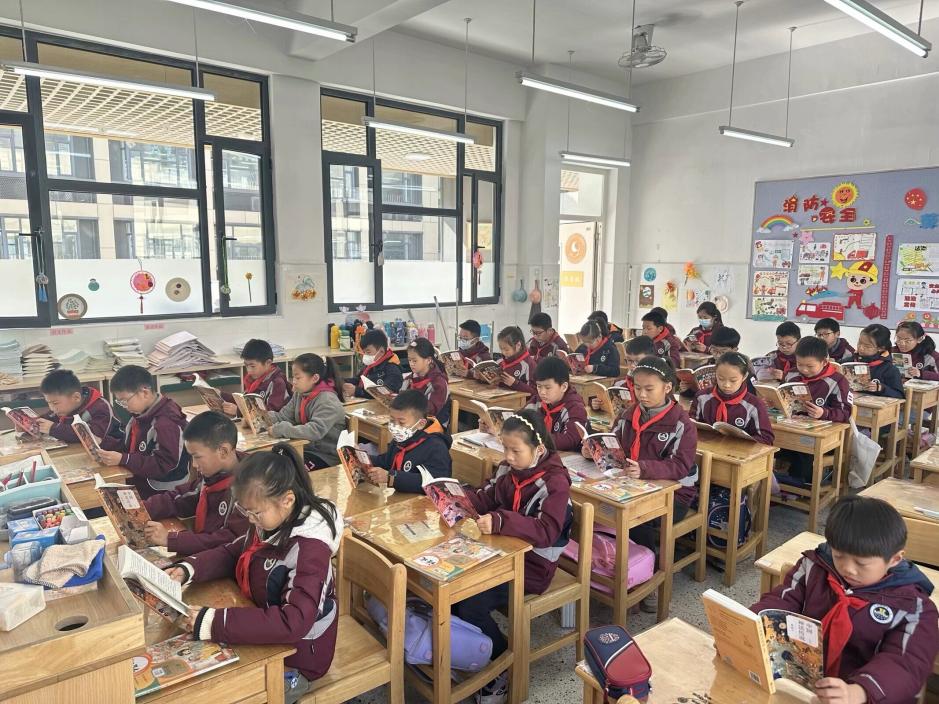 【博学广志】书香润童心，阅读竞风采——记金陵小学广志路校区四年级语文阅读周系列活动_html_m44c2323e.jpg