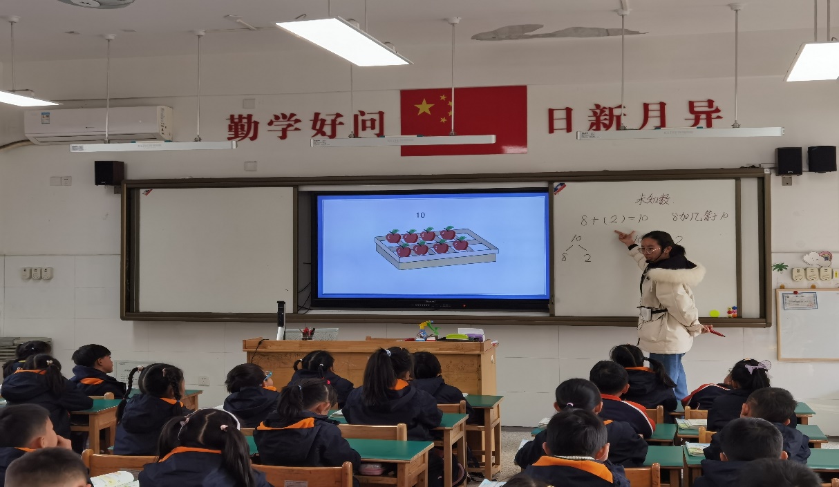 【湖畔·童化课堂】探究未知数 发展逆向思维——数学校本研修之课例研讨（187）_html_m4ead0a4e.jpg
