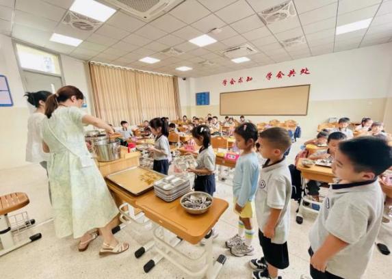 【湖畔·学生活动】迈好成长第一步，快乐启航新旅程——南京市金陵小学（仙林湖校区）2025级一年级新生入学培训_html_74ff487a.jpg