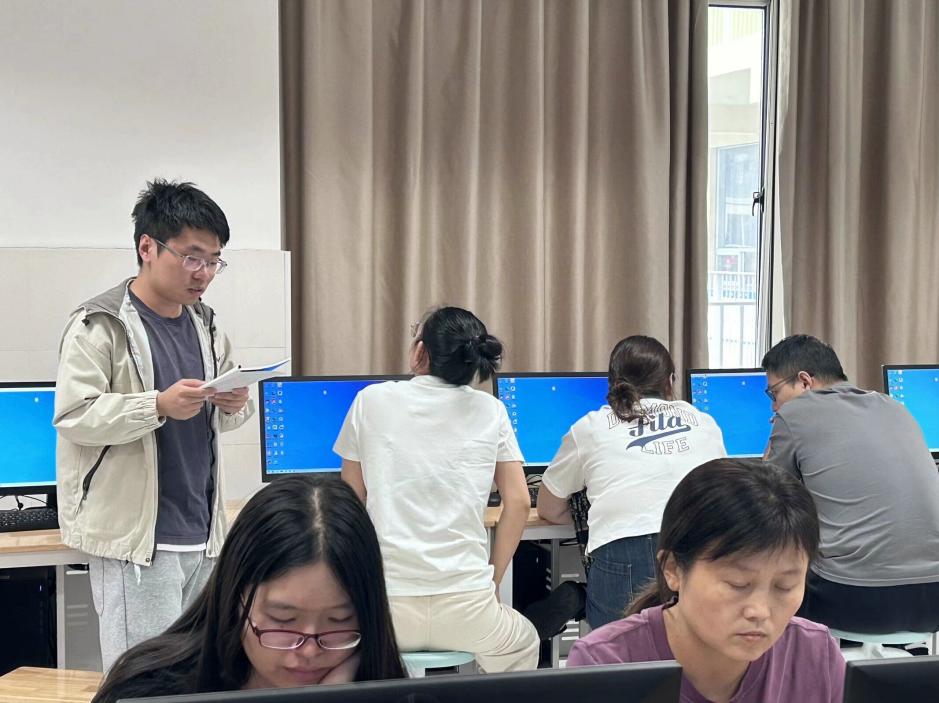 【湖畔·童化课堂】以问题链为导向的大单元教学实践研究——记栖霞区第四周小学信息科技主题课例研修活动_html_4cc6398e.jpg