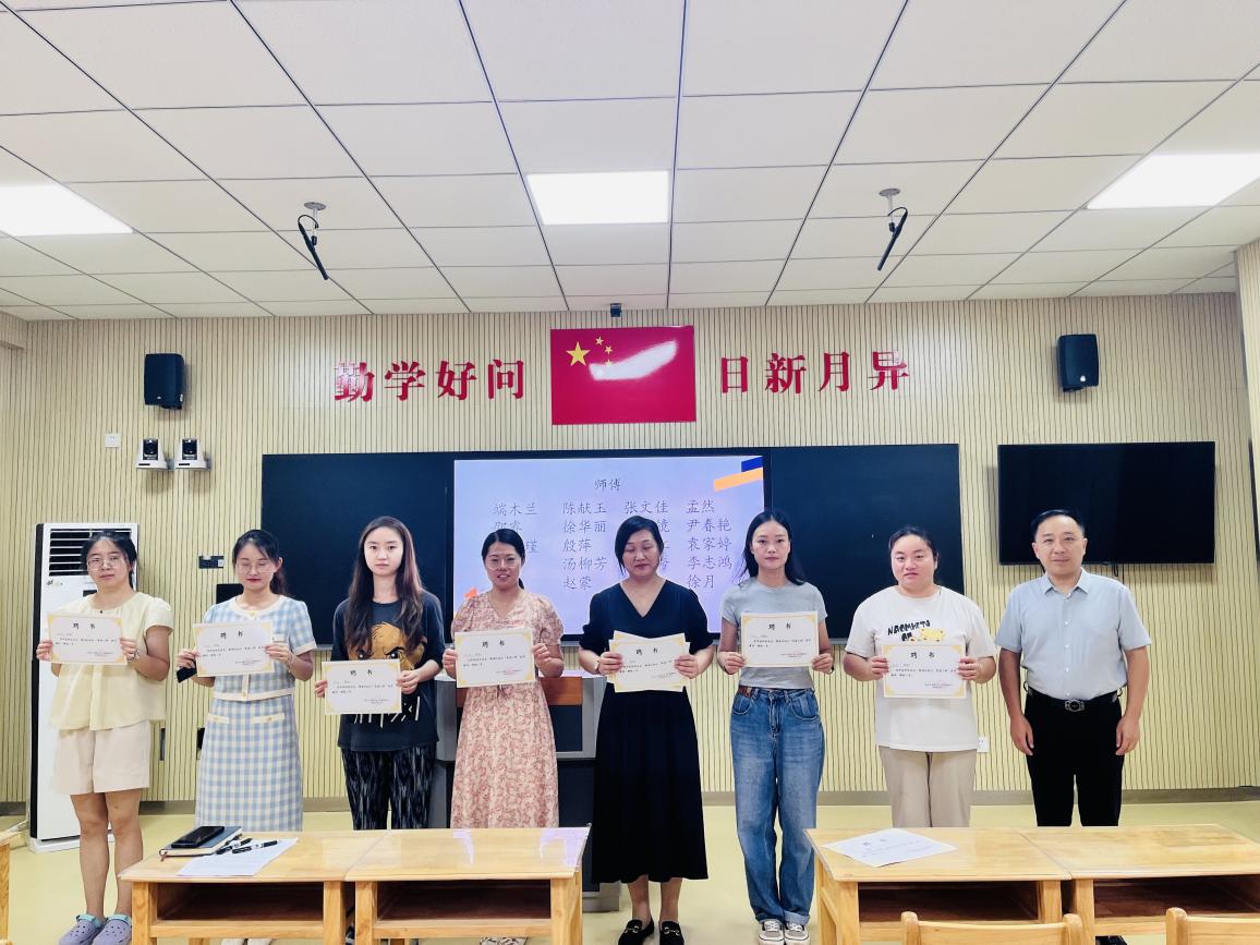 【湖畔·队伍建设】匠心致远 •青蓝结对——记金陵小学（仙林湖校区）2024-2025学年度青蓝工程之师徒结对活动_html_m41af75ce.jpg
