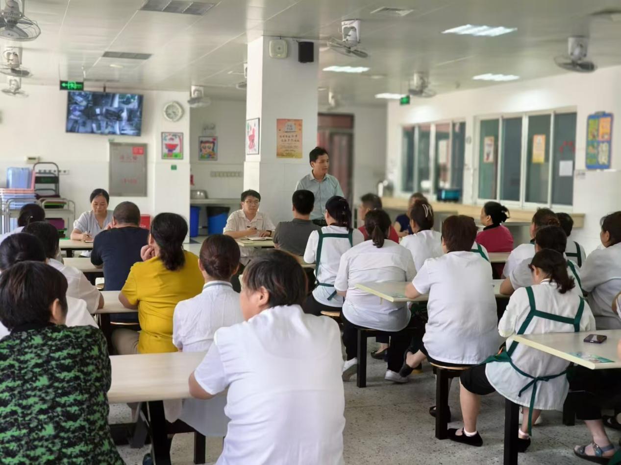 【湖畔·共佑安全】金陵小学（仙林湖校区）食堂开学安全专项培训_html_6825170b.jpg