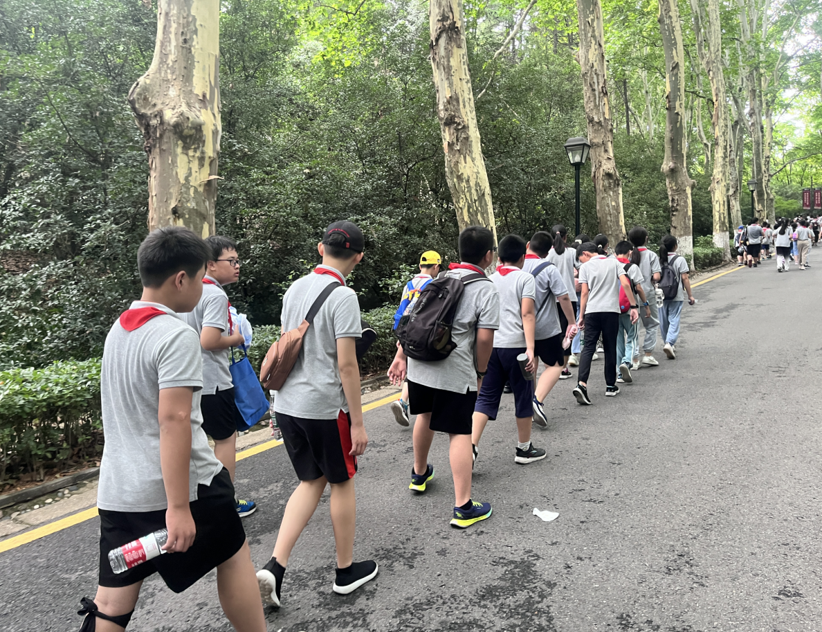 【湖畔光影】敬雨花英烈 立信仰之根——记金陵小学（仙林湖校区）五年级红色教育研学活动_html_582a2ebf.png