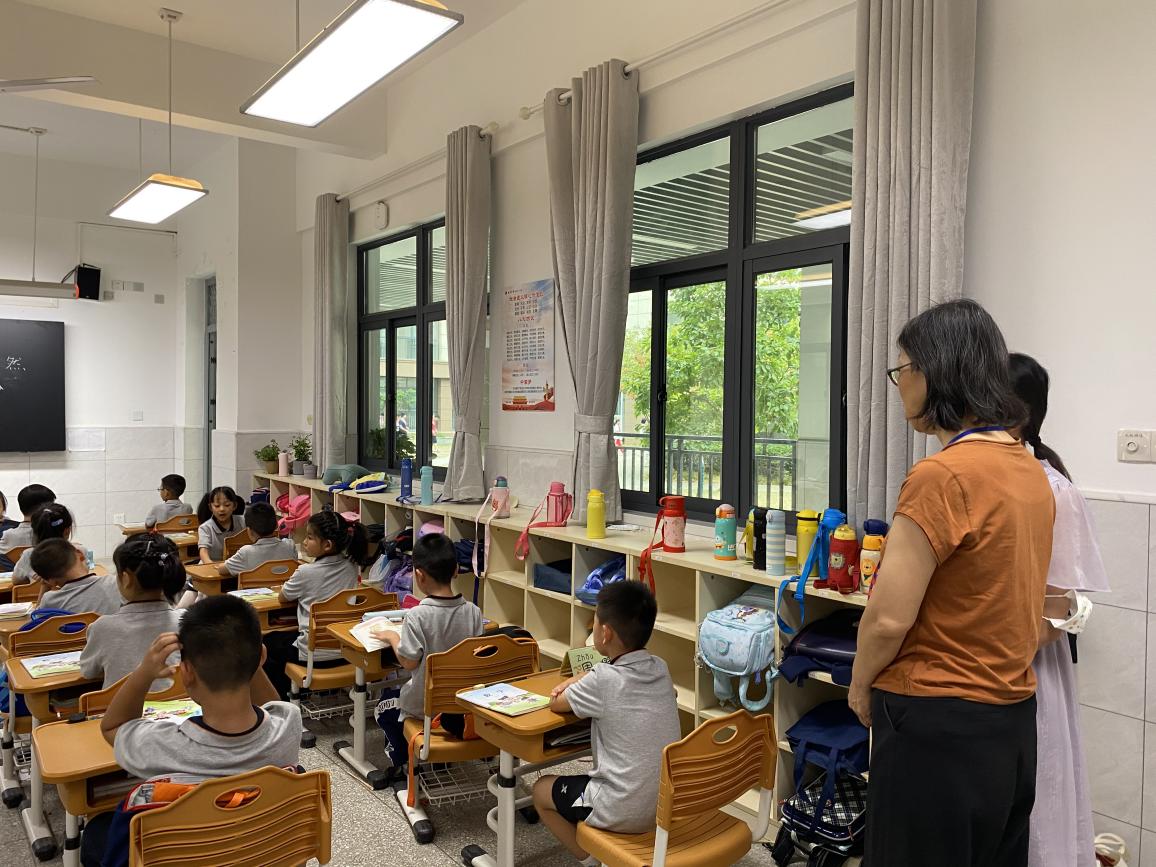 【湖畔光影】开学督查促提升，凝心聚力启征程—记金陵小学（仙林湖校区）9月份迎接“双减”及课后服务专项督导检查_html_1e499504.jpg