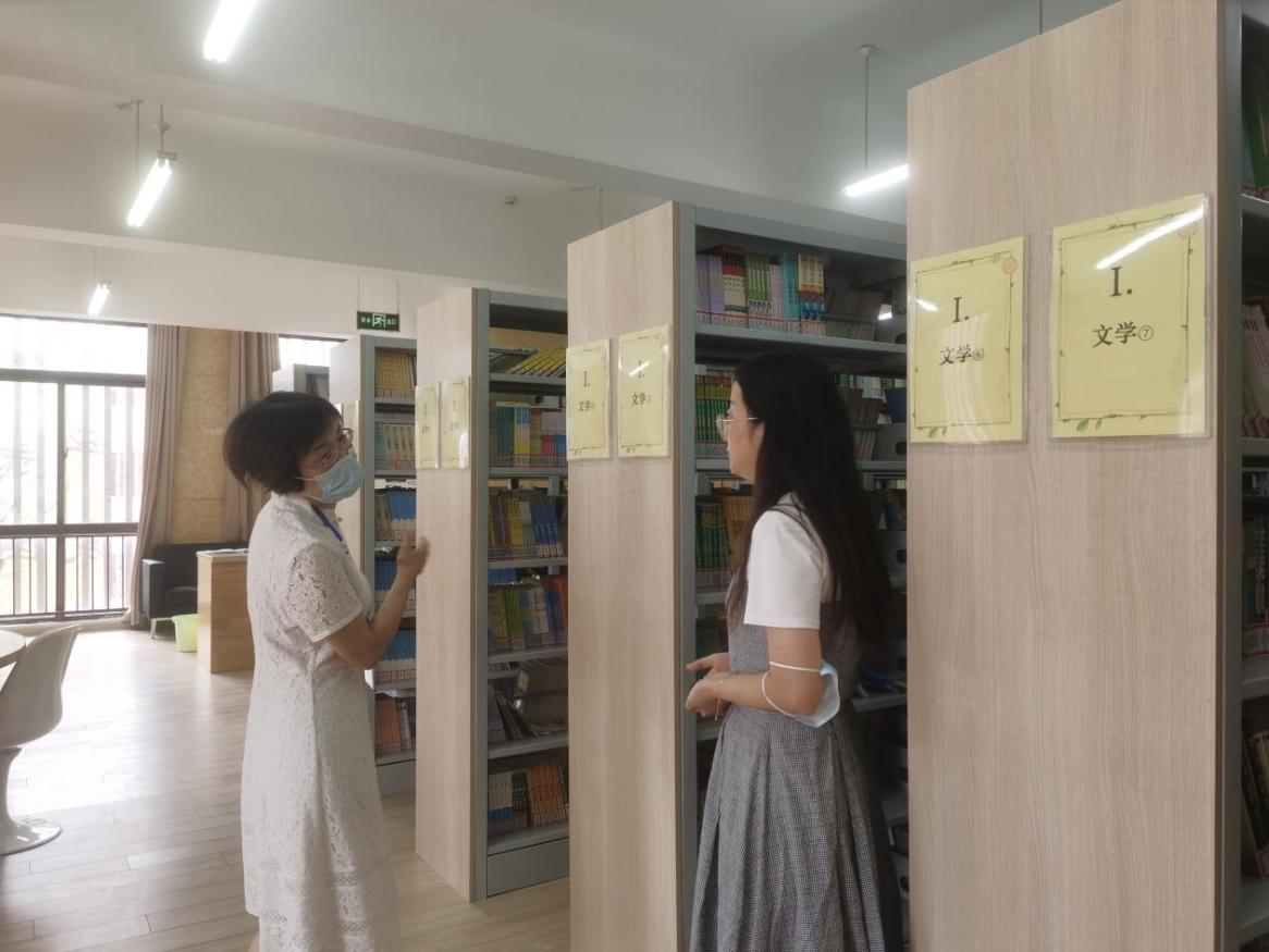 【湖畔光影】开学督查促提升，凝心聚力启征程—记金陵小学（仙林湖校区）9月份迎接“双减”及课后服务专项督导检查_html_425fc0c2.jpg