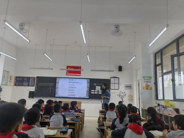 【博学广志】潜心钻研勤思考  课堂磨砺促成长——金陵小学广志路校区新教师亮相课侧记（三）_html_m4cc63231.jpg