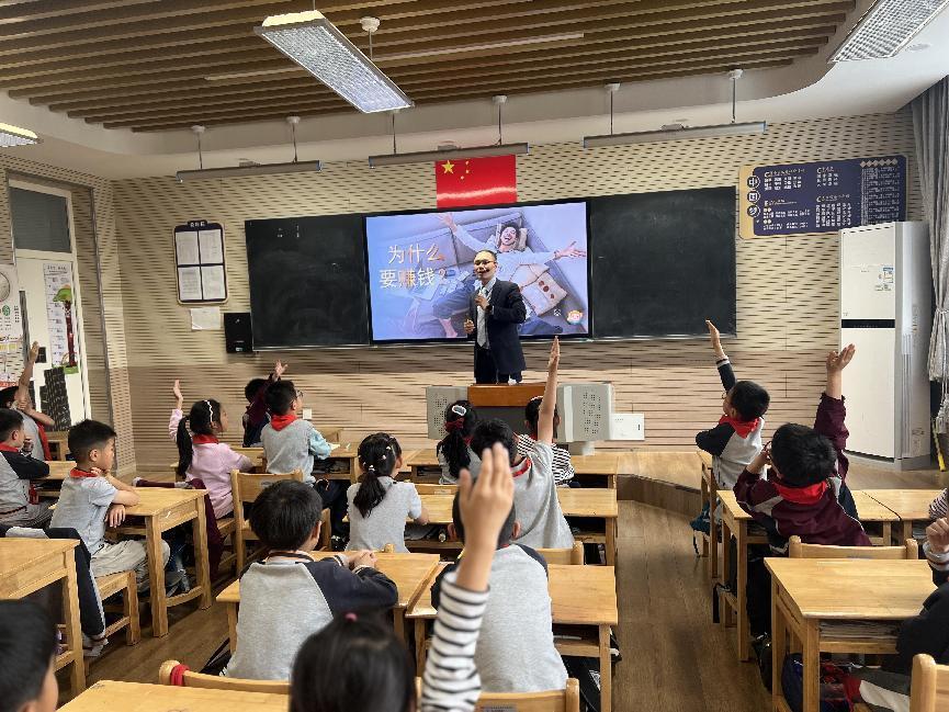 【博学广志】家长职业进课堂，劳动教育“童”成长_html_ea2b161.jpg