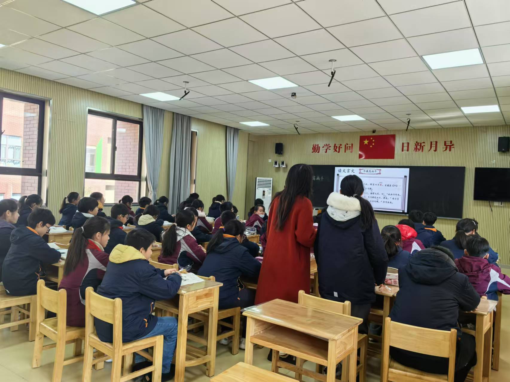 【湖畔·童化课堂】深耕课堂勤探索  潜心教研促提升——语文校本研修之课例研讨_html_22ddfc02.jpg