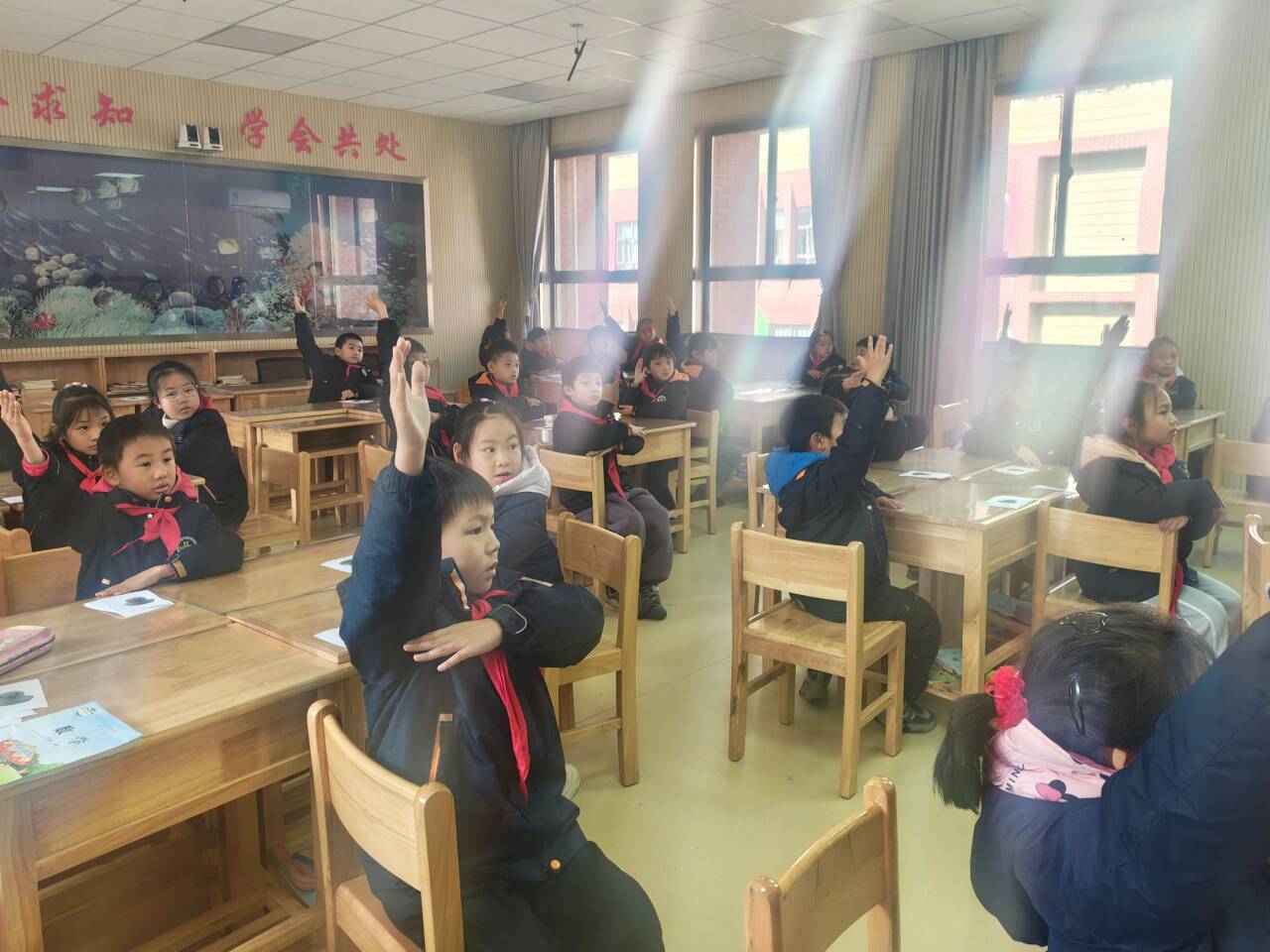 【湖畔·童化课堂】聚焦观察视角，剖析物体教学——数学校本研修之课例研讨（239）_html_1be674f4.jpg
