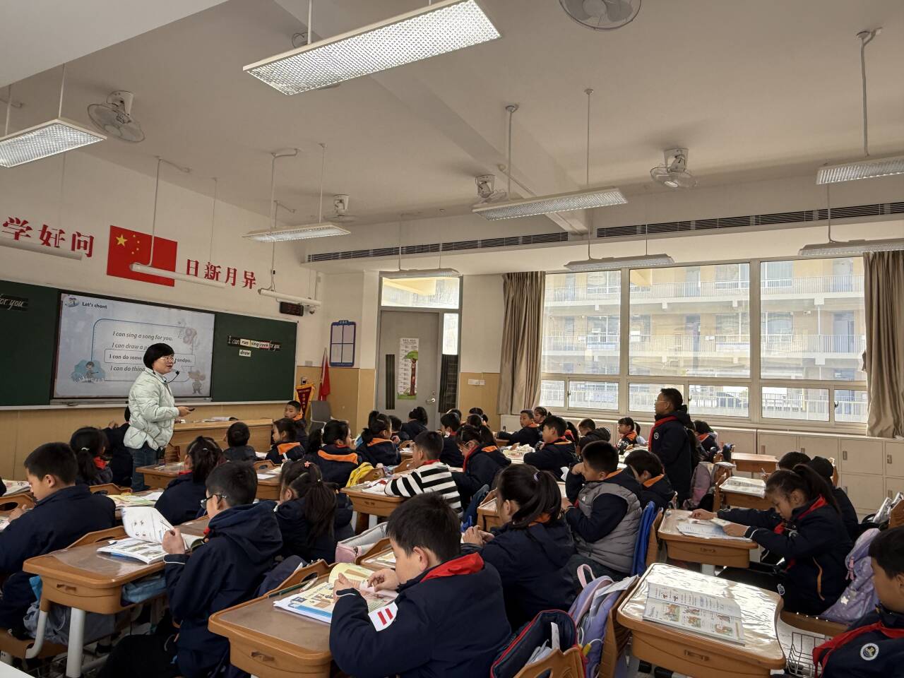 【湖畔·家校共育】共筑教育桥梁，见证孩子成长——金陵小学（仙林湖校区）第五次“家长开放月”三年级篇_html_m35b0fede.jpg