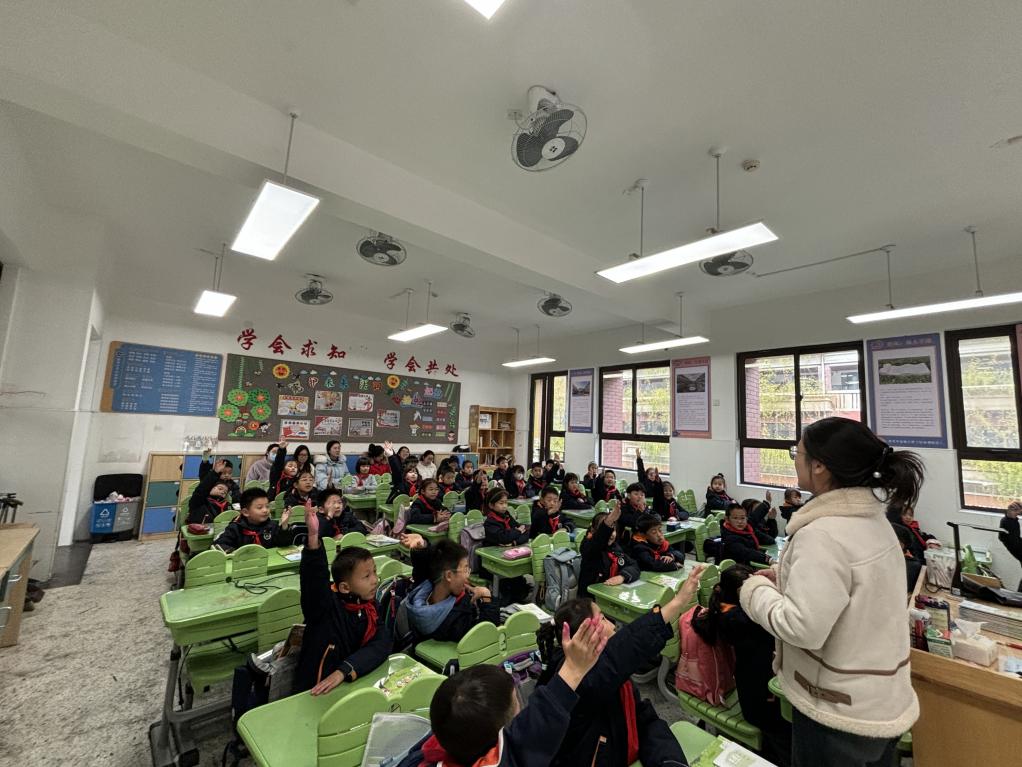 【湖畔·童化课堂】探索乘法奥秘，开启数学新篇——数学校本研修之课例研讨（232）_html_m293a479d.jpg