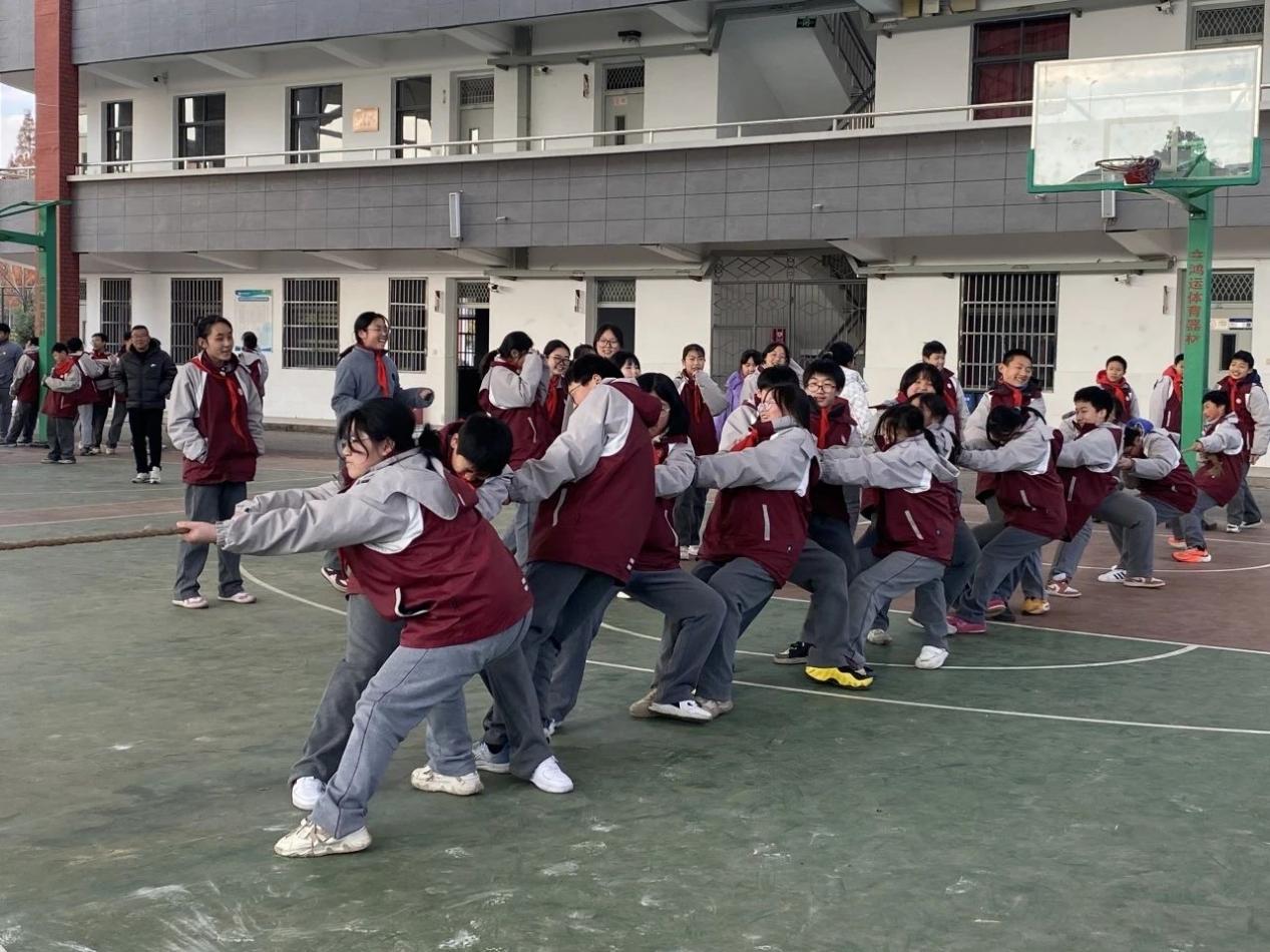 12.18拔河比赛新闻稿_html_5488a8af.jpg