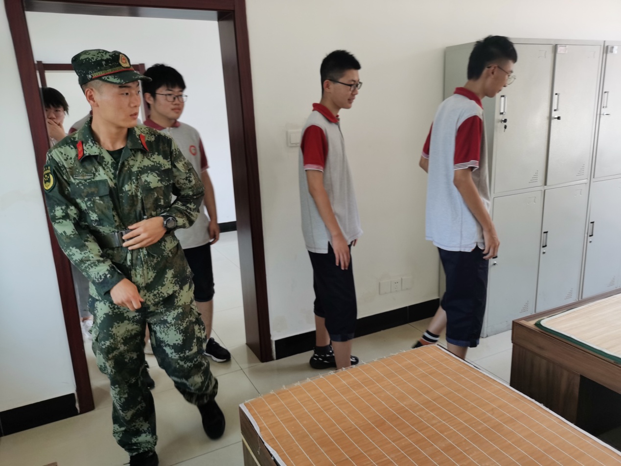 慰问部队武警官兵新闻稿_html_18c0b584.jpg