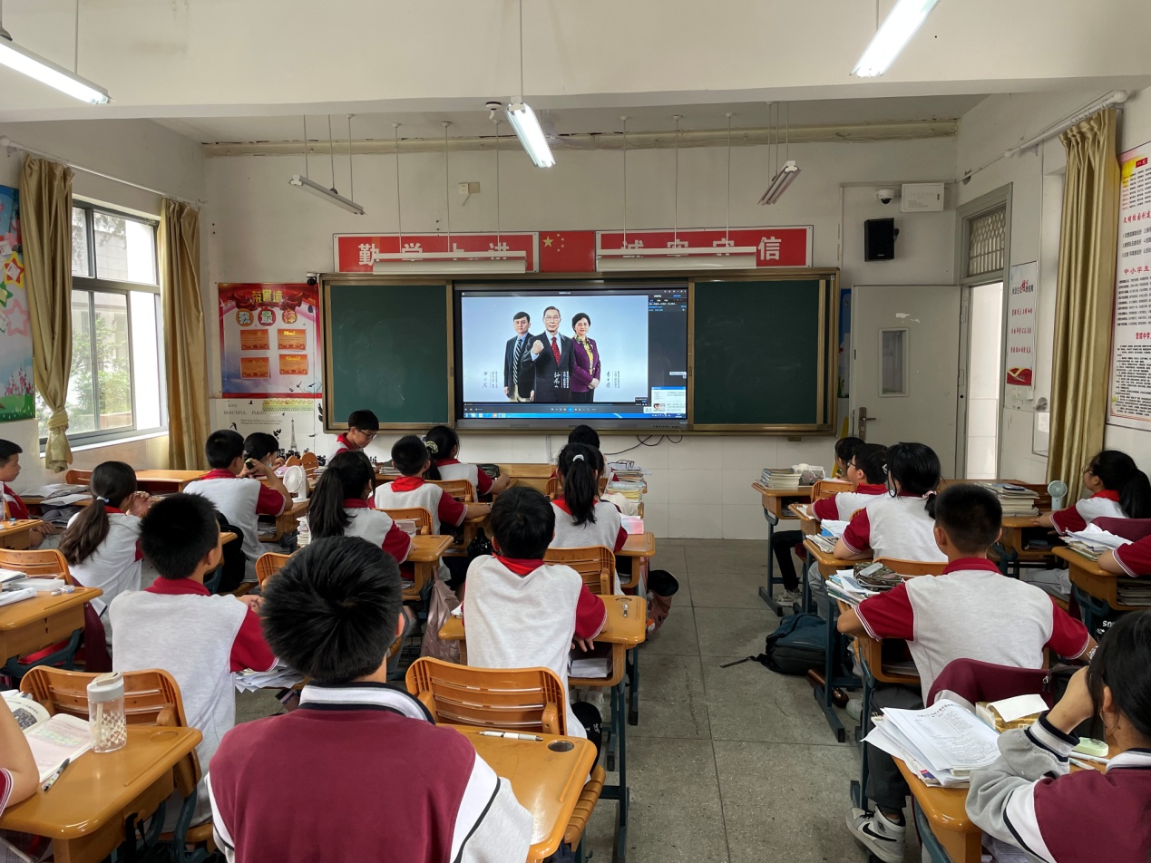营防中学禁毒教育_html_m4afb2028.jpg