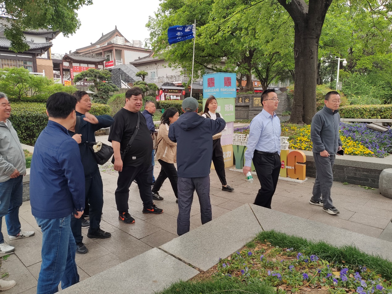 教职工春游 报道_html_m540fb01f.jpg